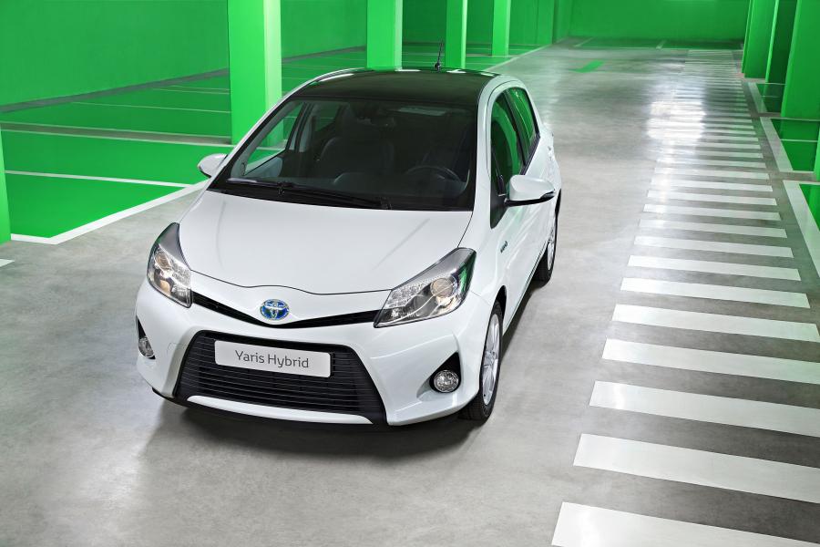  Toyota Yaris Hybrid 2012 года  (фото 14 из 35)